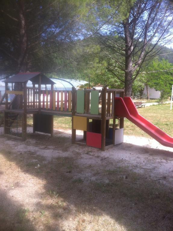 Camping La Vidaresse Hotel Sainte-Anastasie-sur-Issole Bagian luar foto