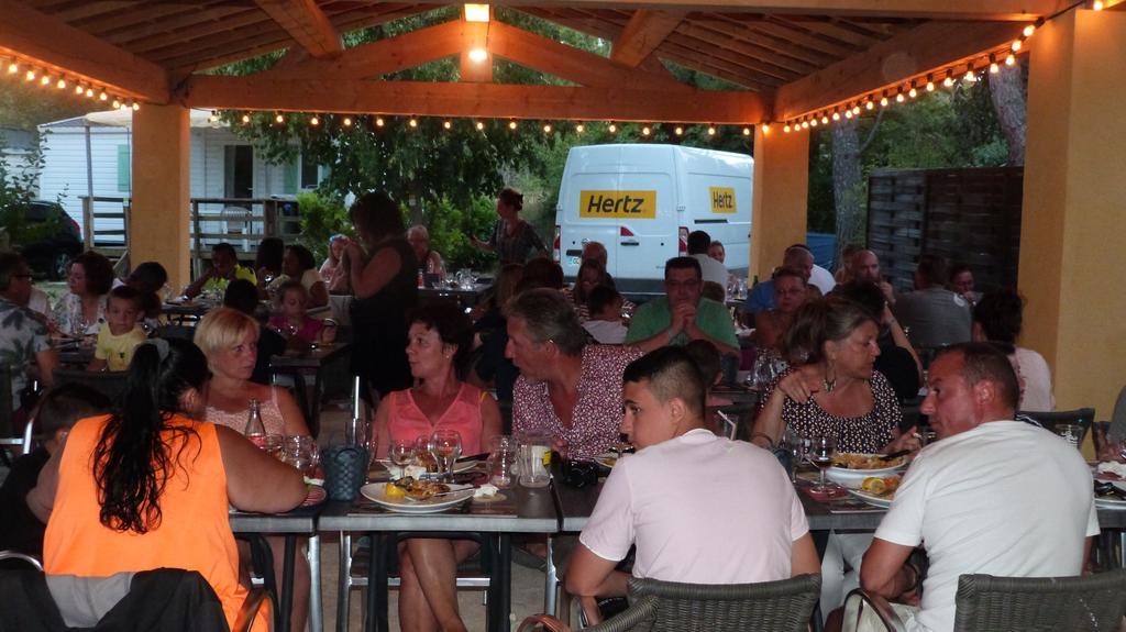 Camping La Vidaresse Hotel Sainte-Anastasie-sur-Issole Bagian luar foto