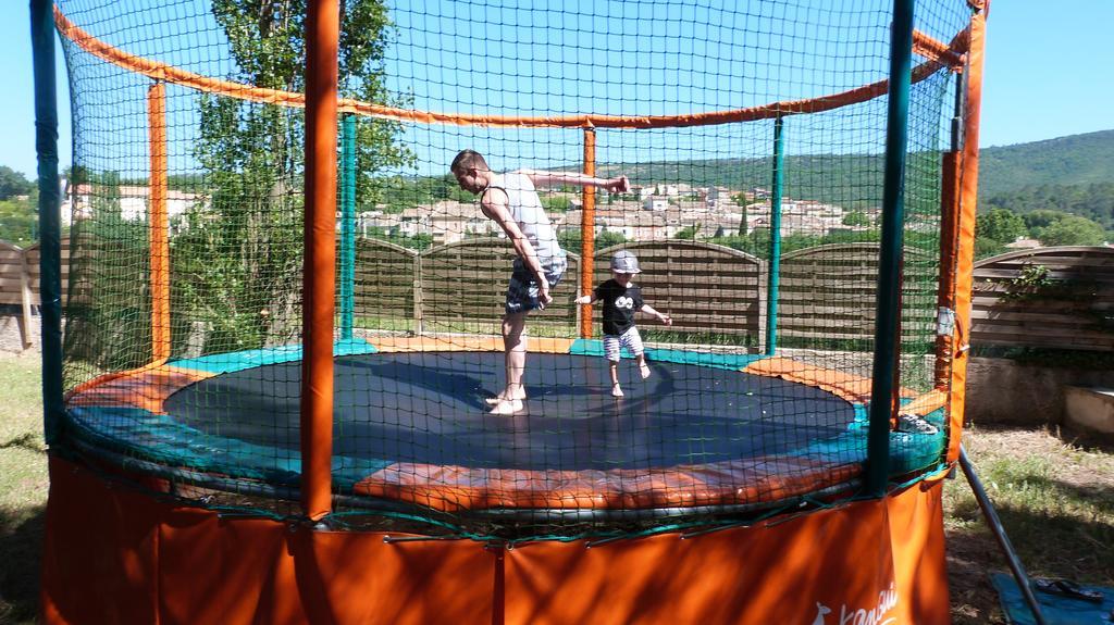 Camping La Vidaresse Hotel Sainte-Anastasie-sur-Issole Bagian luar foto