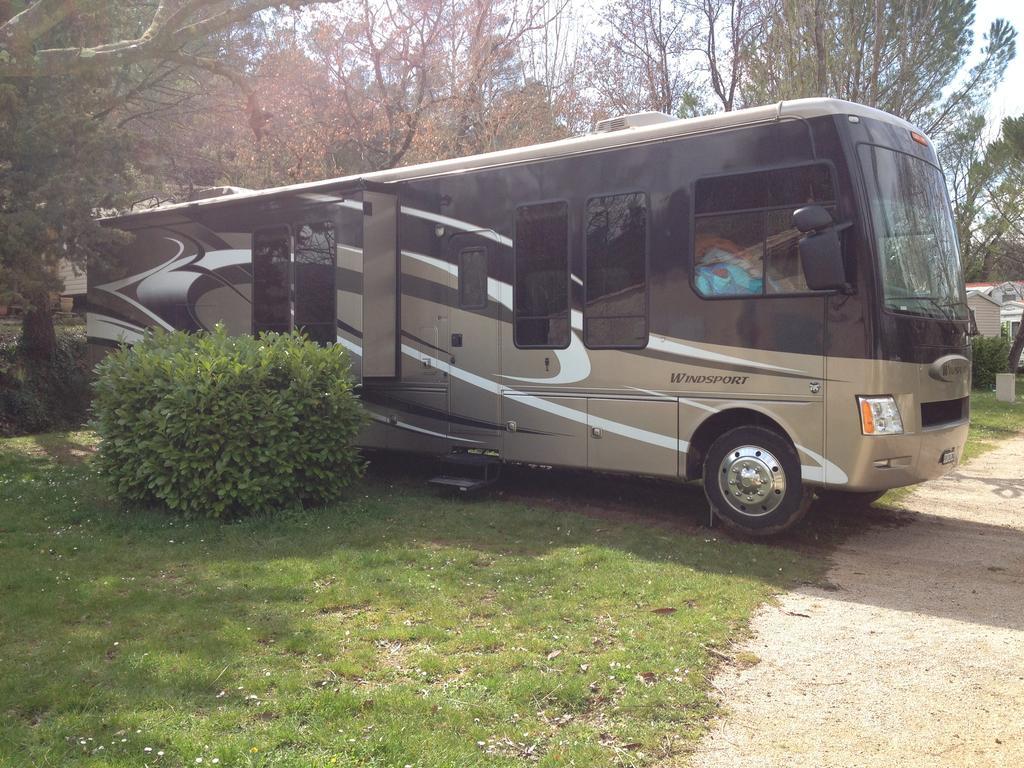 Camping La Vidaresse Hotel Sainte-Anastasie-sur-Issole Bagian luar foto