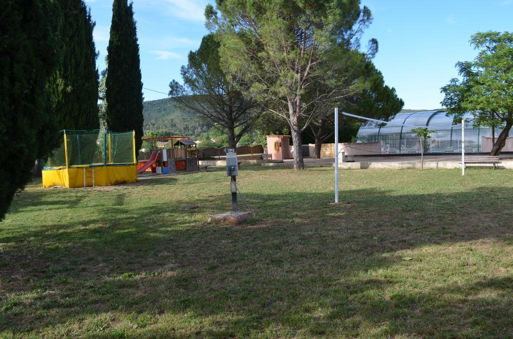 Camping La Vidaresse Hotel Sainte-Anastasie-sur-Issole Bagian luar foto