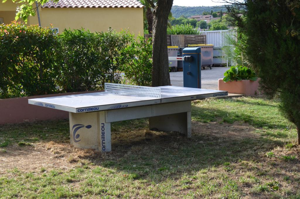 Camping La Vidaresse Hotel Sainte-Anastasie-sur-Issole Bagian luar foto