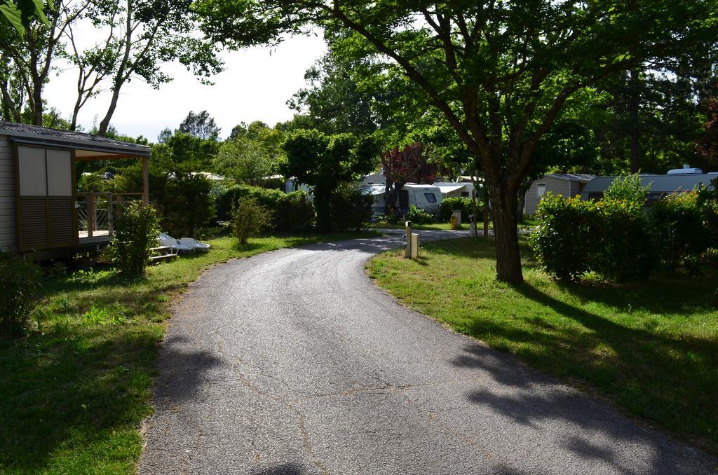 Camping La Vidaresse Hotel Sainte-Anastasie-sur-Issole Bagian luar foto
