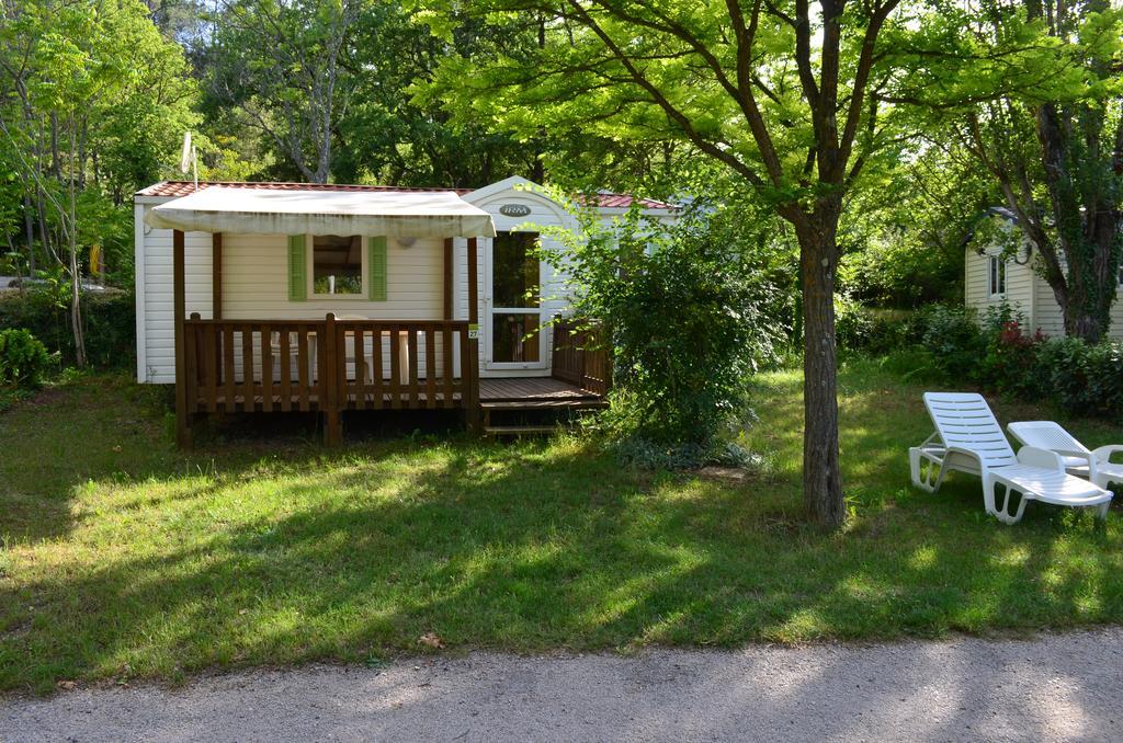 Camping La Vidaresse Hotel Sainte-Anastasie-sur-Issole Bagian luar foto