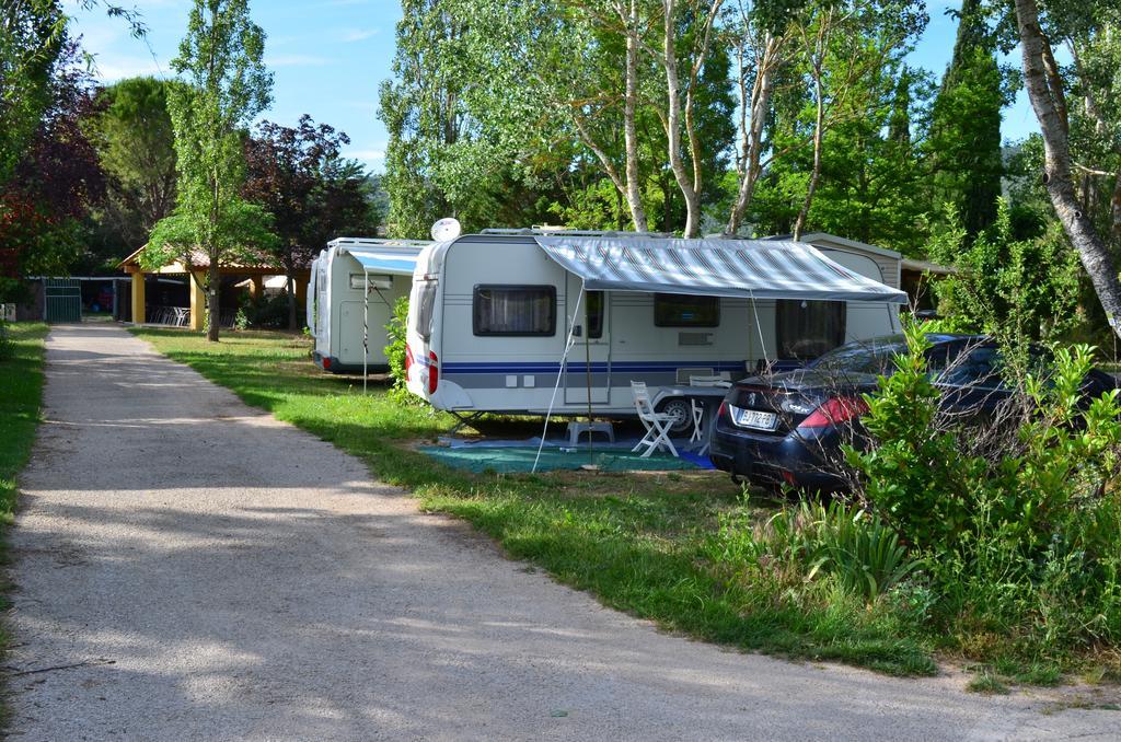 Camping La Vidaresse Hotel Sainte-Anastasie-sur-Issole Bagian luar foto