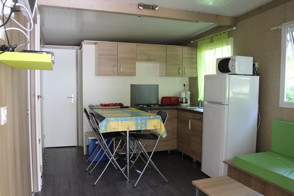 Camping La Vidaresse Hotel Sainte-Anastasie-sur-Issole Bagian luar foto