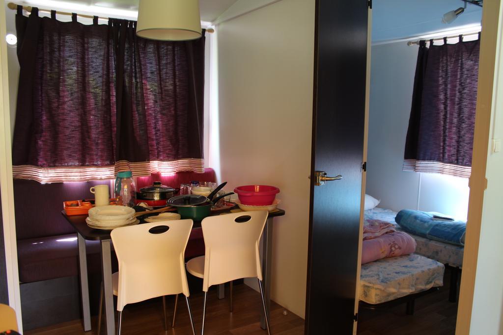 Camping La Vidaresse Hotel Sainte-Anastasie-sur-Issole Bagian luar foto
