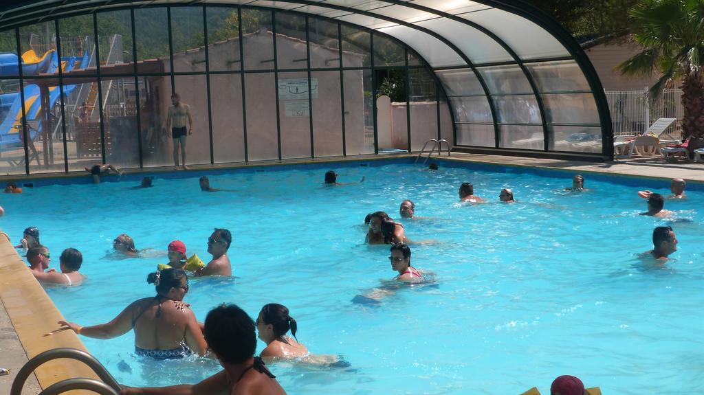 Camping La Vidaresse Hotel Sainte-Anastasie-sur-Issole Bagian luar foto